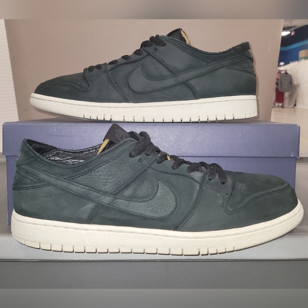 Nike SB Dunk Decon Black Sneakers